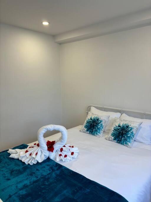 Cozy Spacious Work Friendly Lotus With Garden View High Speed Free Wi Fi And Parking Adjacent To Downtown Montréal Exterior foto