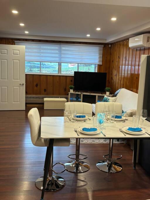 Cozy Spacious Work Friendly Lotus With Garden View High Speed Free Wi Fi And Parking Adjacent To Downtown Montréal Exterior foto